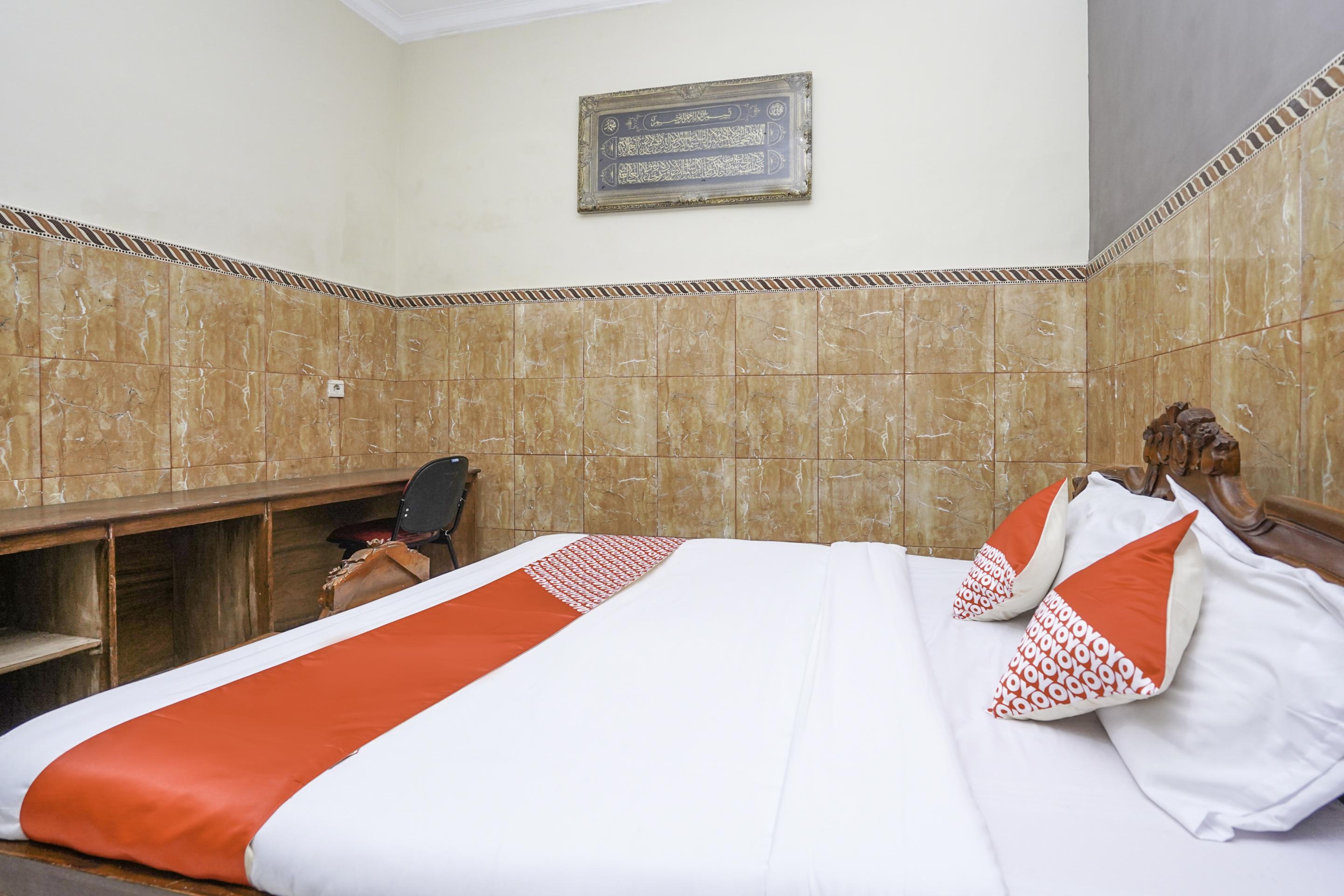 Oyo 2715 Hotel Madinah Syariah Pamekasan Zewnętrze zdjęcie