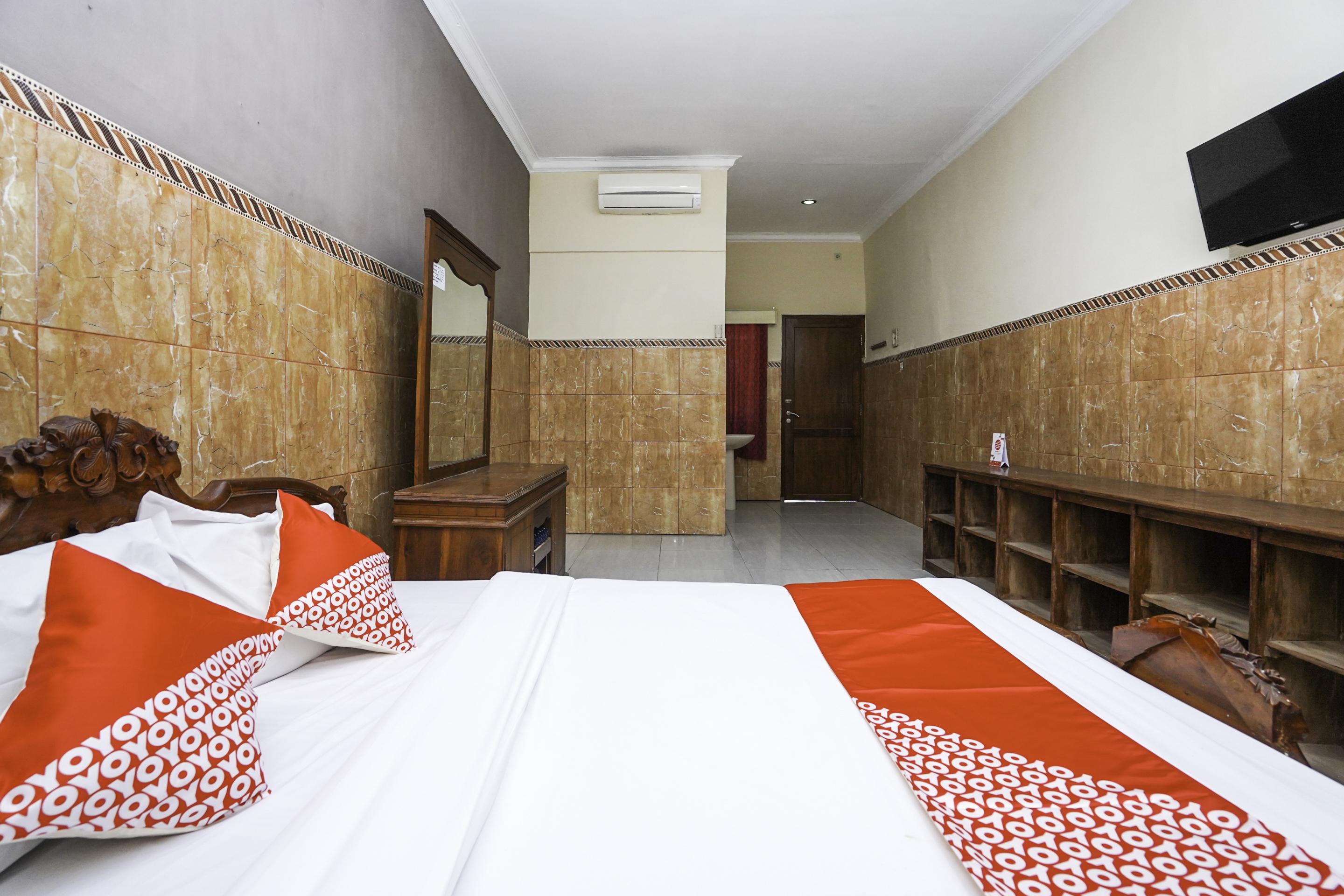 Oyo 2715 Hotel Madinah Syariah Pamekasan Zewnętrze zdjęcie