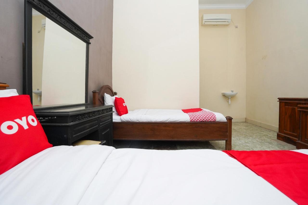 Oyo 2715 Hotel Madinah Syariah Pamekasan Zewnętrze zdjęcie